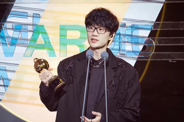 许嵩|他是过气顶流吗?昨晚的热搜可不答应