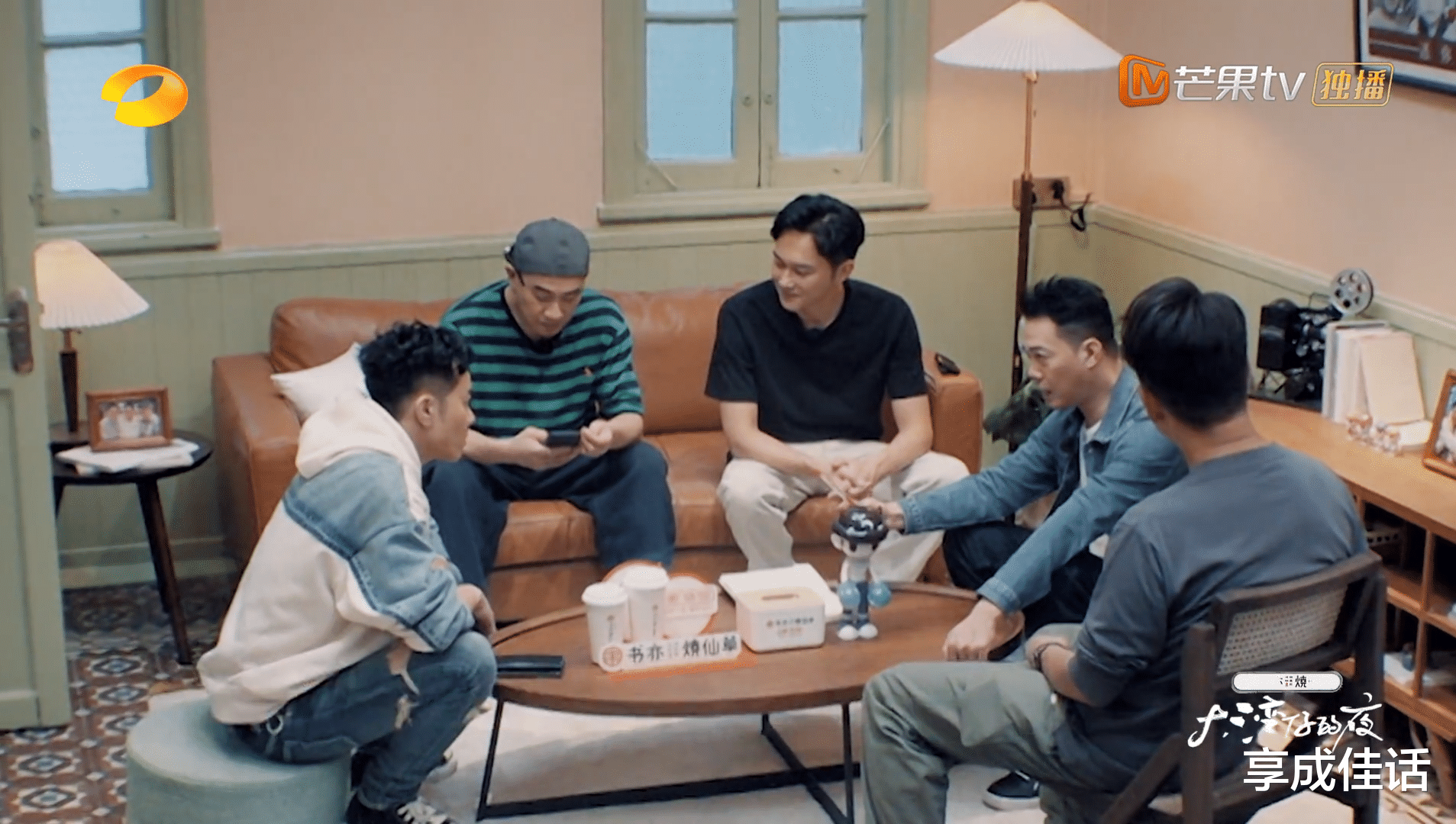 小品|新综艺《大湾仔的夜》来了 ，节目中充满了离谱，观众看的合不拢嘴