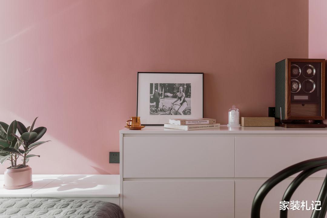 73m2两房，玄关进门就有衣柜、洗手台，好看实用颜值高