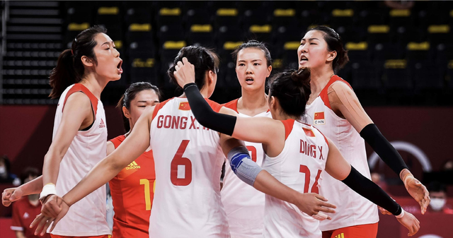 胡小小乖|为什么不试试刘晓彤?朱婷伤重影响发挥郎平尝试换人或可挽回败局