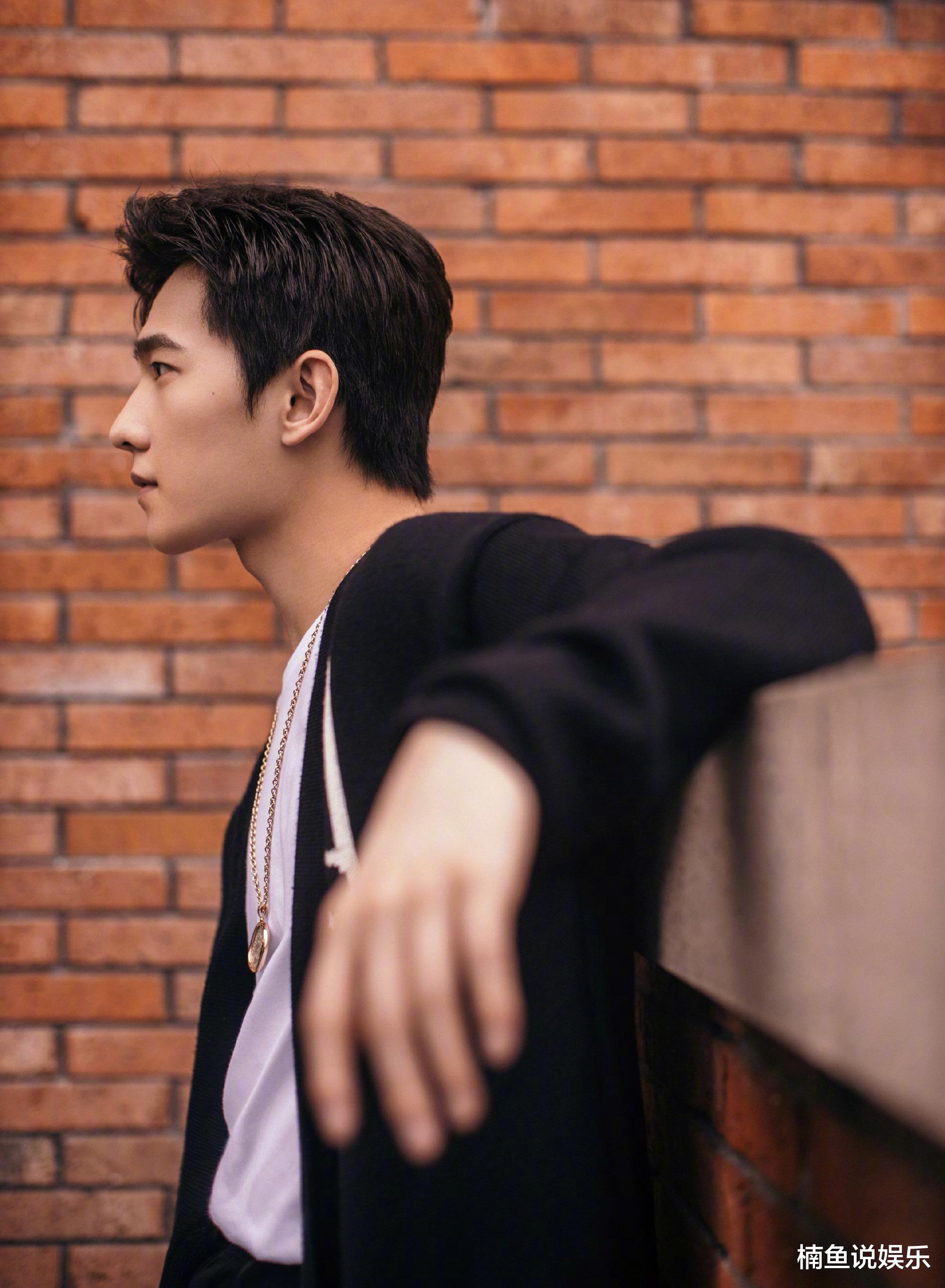 街舞|杨洋戴上眼镜疯狂放电！五官精致棱角分明，七夕男友造型太上头