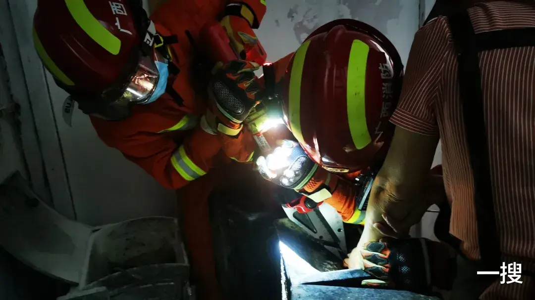 一搜 广西一女工左手卷入压面机，紧急救援取出后画面触目惊心