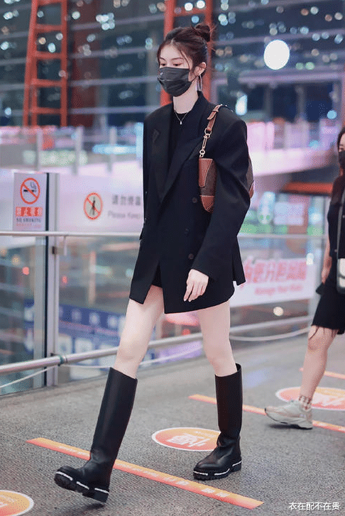 何穗|何穗恋爱后更美了，廓形西装配长筒靴大秀修长美腿，陈伟霆真幸福