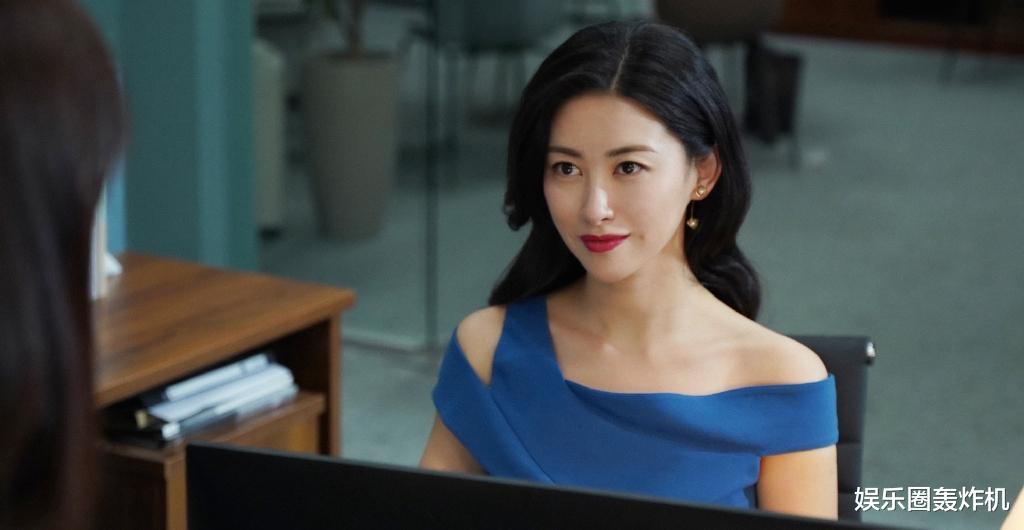 朱珠|婚后13天在红毯上大秀孕肚，朱珠果然是见过大世面的女星