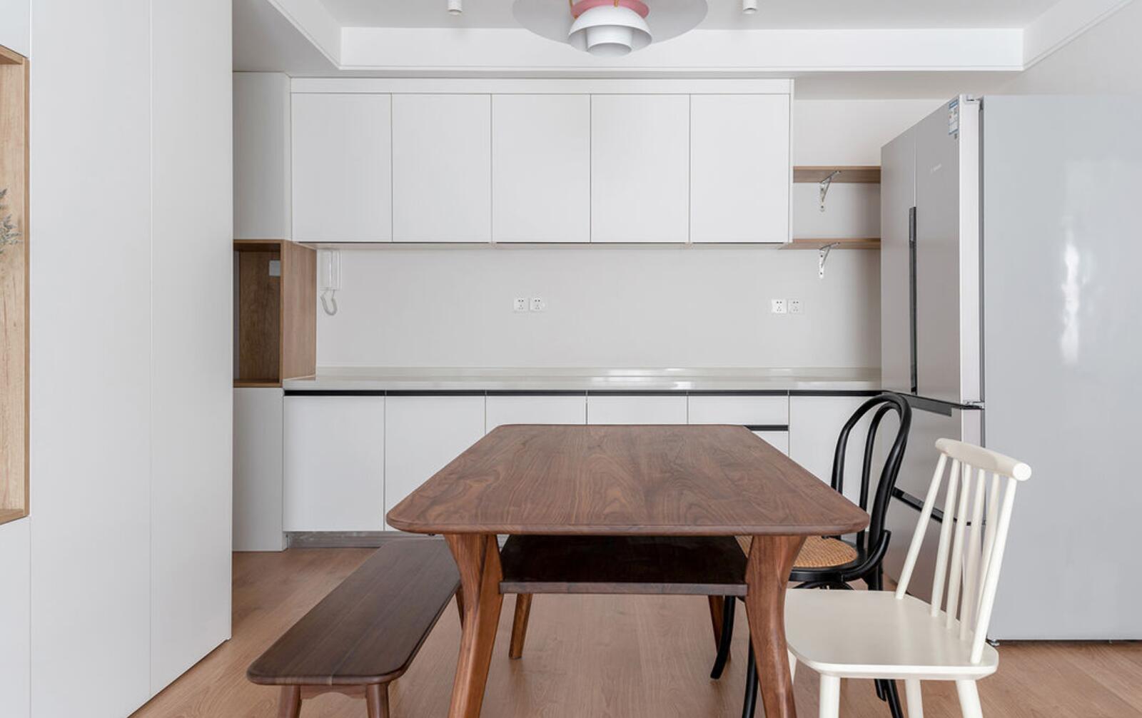 柜子做一体式越来越普遍，看她家，不仅收纳强大，还不占空间