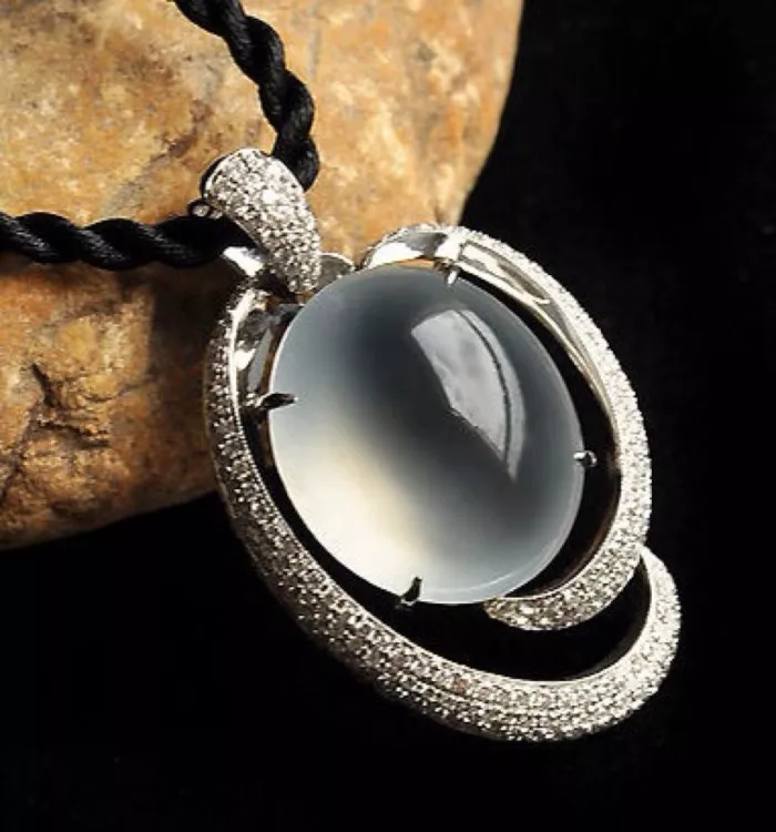 冰种翡翠|玻璃种翡翠和冰种翡翠您会选哪个