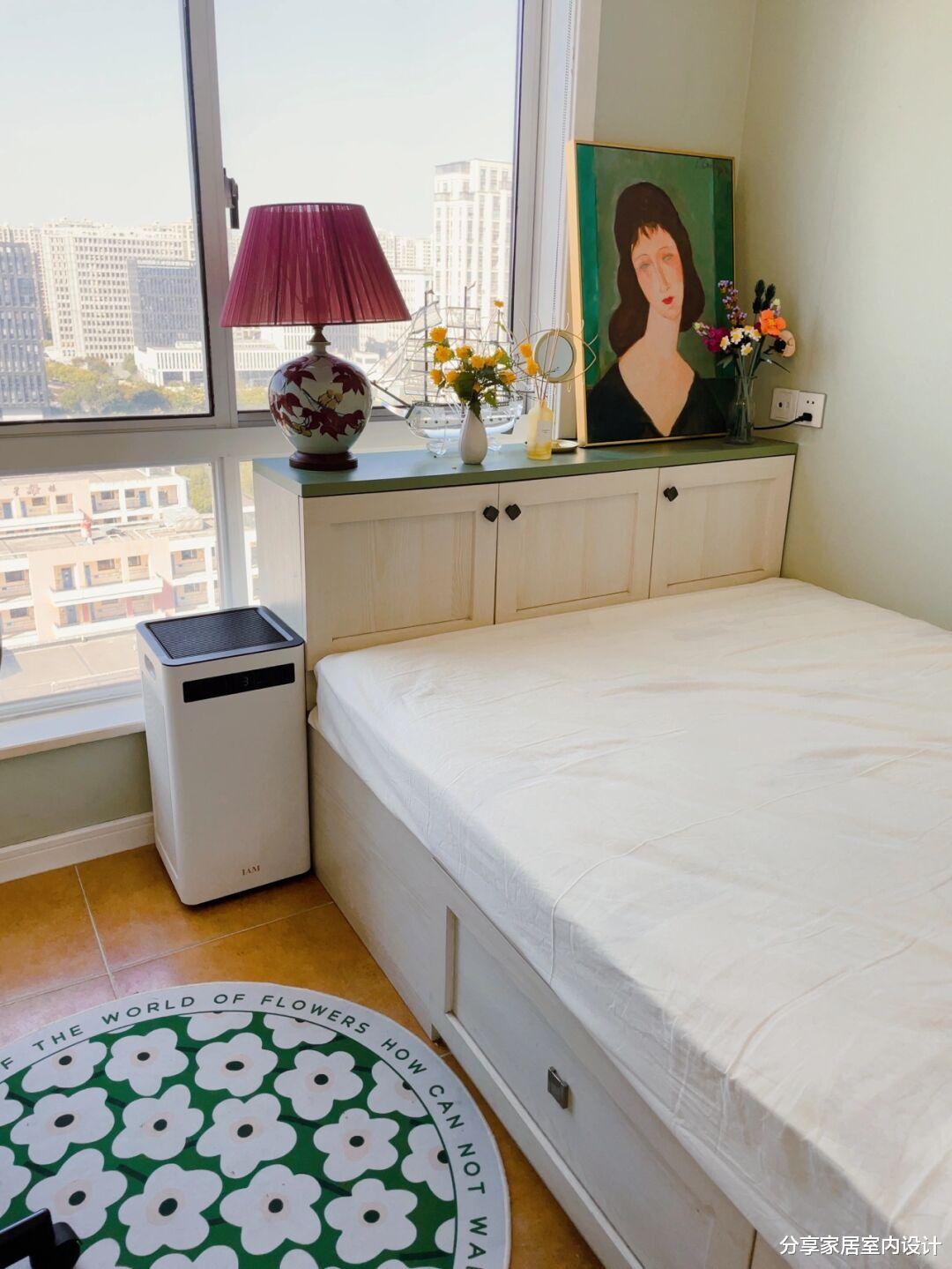 她家已经入住五年的房子，花里胡哨却很好看，全屋干净又实用