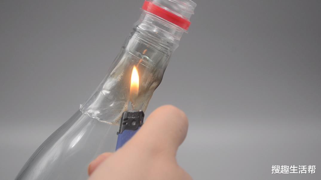 不管家里多有钱,记得在厨房放一个塑料瓶,用途花钱也难买,实用