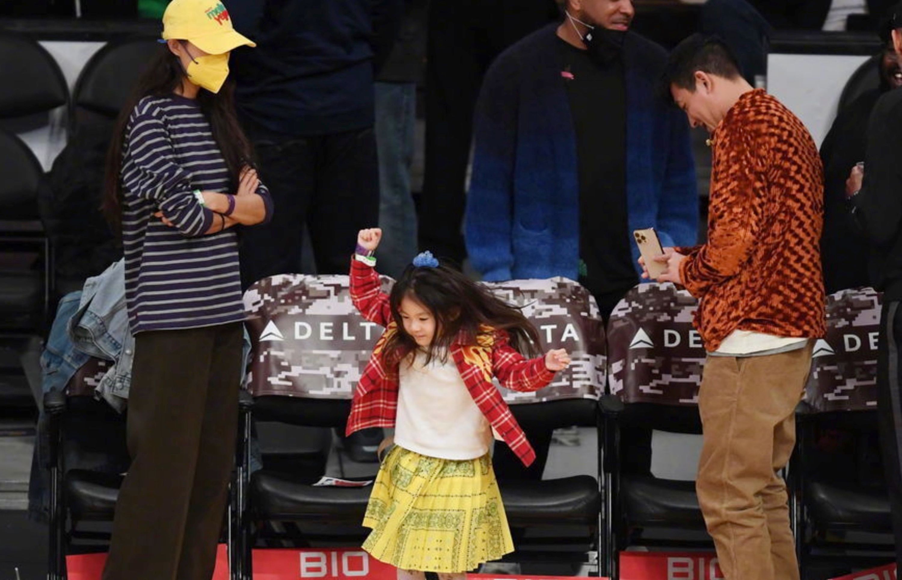 林心如|詹姆斯忠实中国粉丝，直播镜头给了5秒，唯一点比不上周杰伦