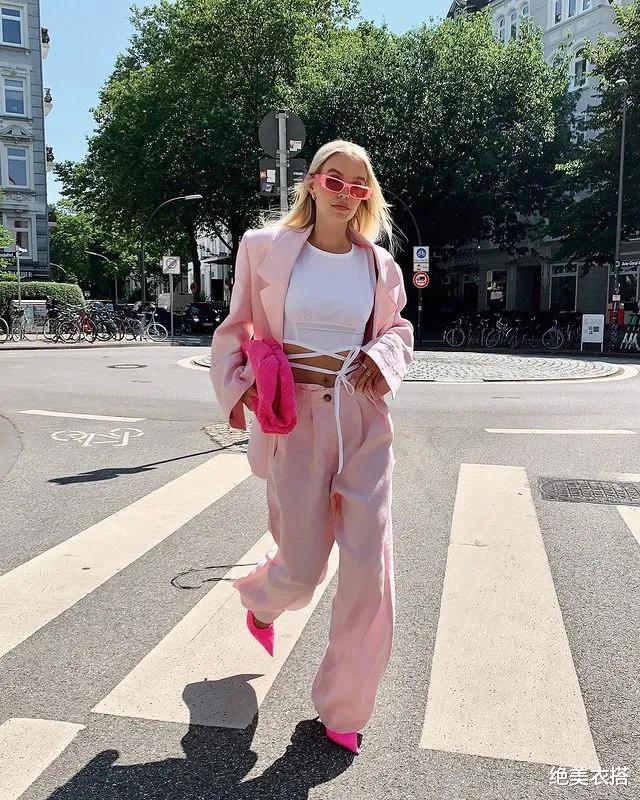 绝美衣搭|不懂“流行色”，还敢称时髦精？人气配色力+穿搭重点，超值干货