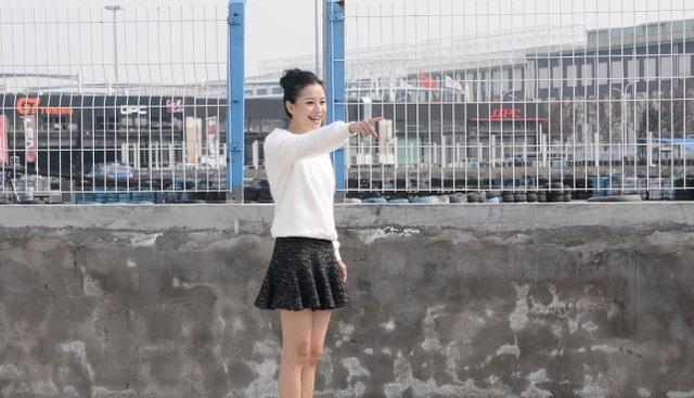 穿衣搭配|倪虹洁短发造型太酷了，连穿黑裙都变霸气了，气场强大让人佩服