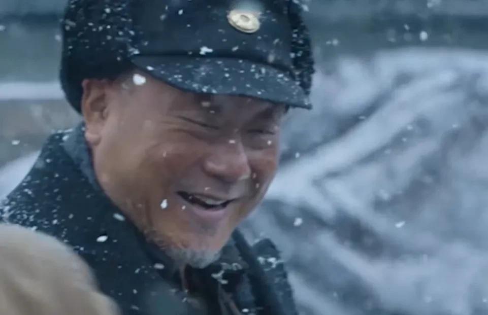 日本|日本观众看铁道英雄后鞠躬道歉, 中国网友: 尊重, 但我们没资格原谅