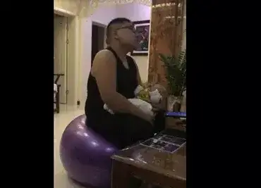 新潮育儿|1岁宝宝自己哄自己睡觉？教你一秒读懂孩子睡眠信号