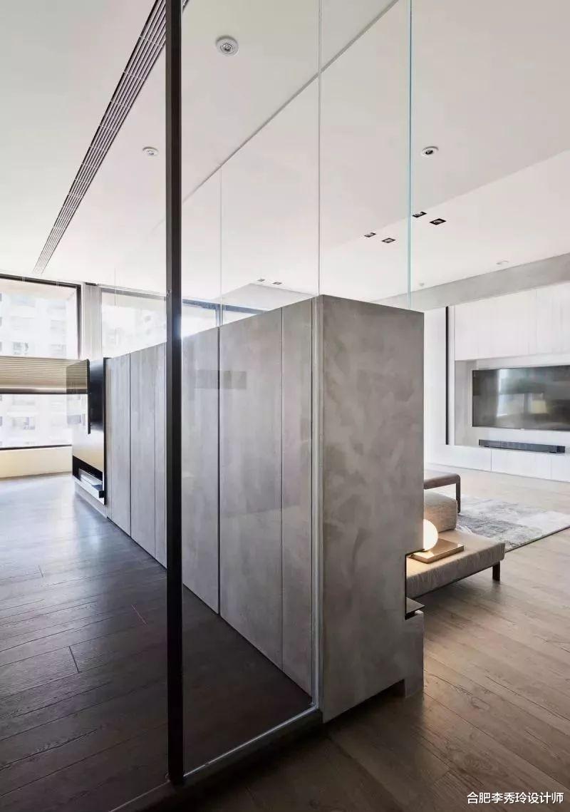 小户型想要多出一间房，沙发前移上方砌平台，拿出2㎡休闲区有了