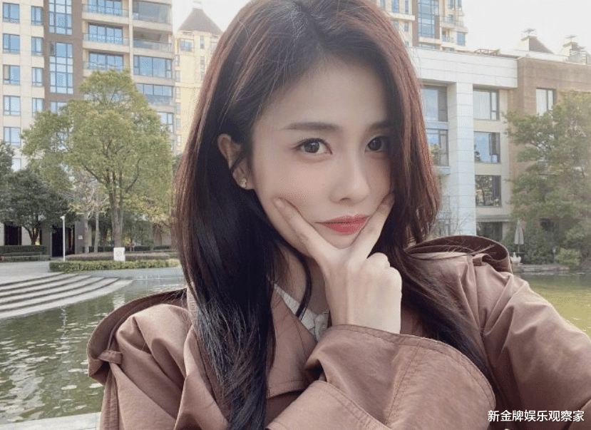 白梦妍|巩立姣单手拎起白鹿,暴露女神身材,身高165厘米才94斤?