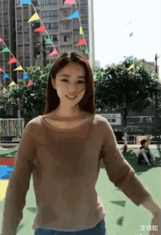 歪骆驼|90后女幼师穿这衣服跳舞,家长不淡定了