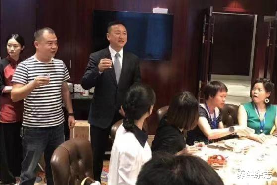 养生杂志|37岁老总胃癌离世，从胃病到胃癌仅半年，医生叹息：都是拖出来的