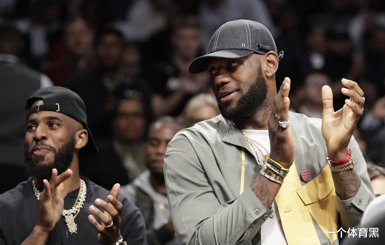 勒布朗·詹姆斯|詹姆斯為何不與保羅握手？原因找到了！CP3模仿老詹背打動作，嘲諷意味十足