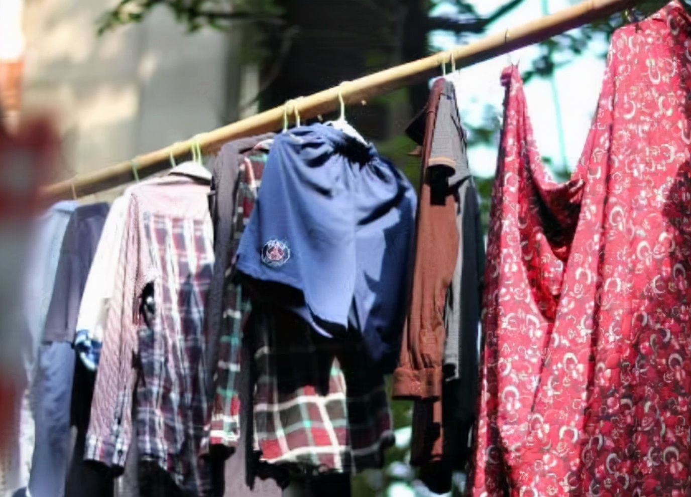 建议:天黑前,要把衣服收进屋!并不是迷信,有科学根据