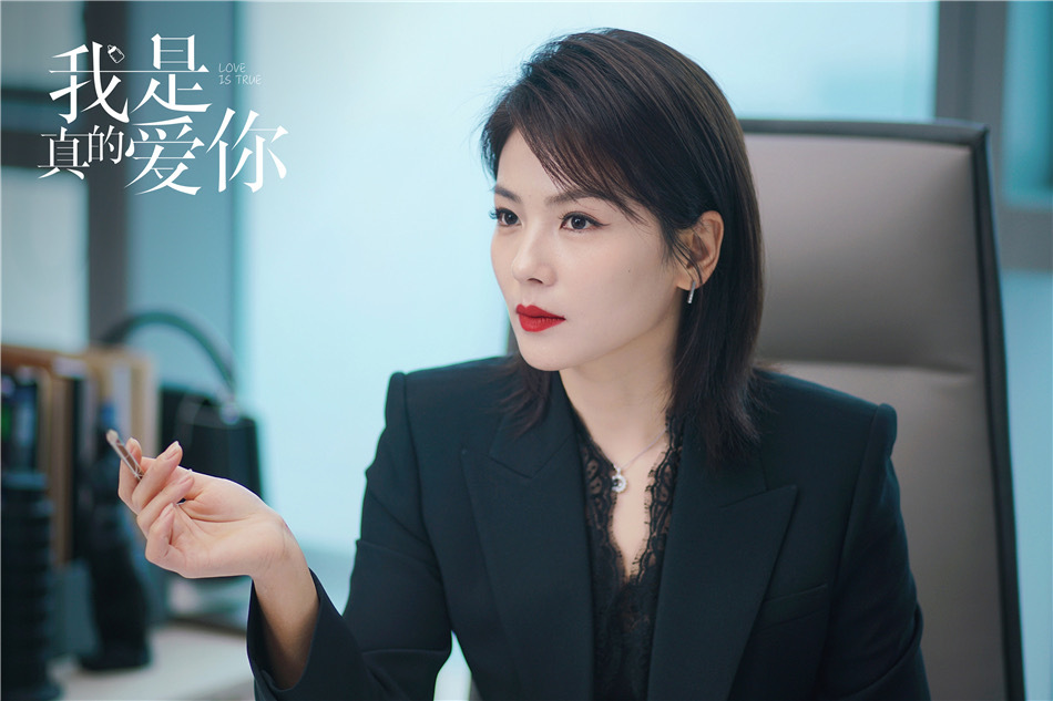 潮帮先生|刘涛新剧又演女精英，连换10套“霸总”穿搭，时髦精致太有气场了