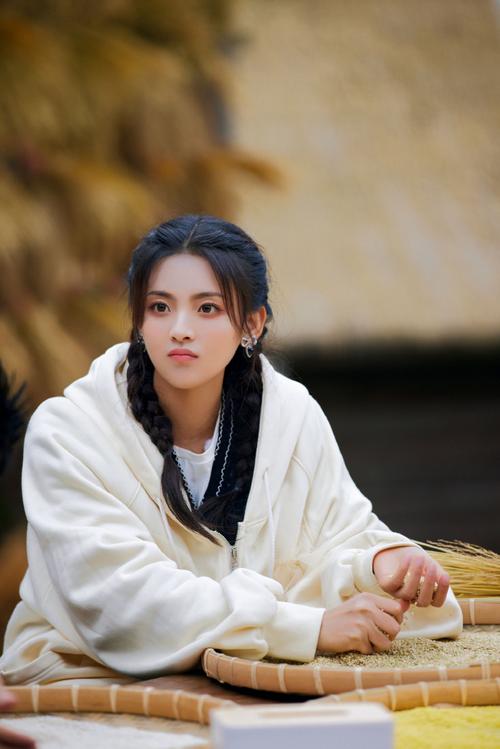 杨超越|娱乐圈重现“九漏鱼”，杨超越居然不知“鱼有胆”，是真还是假？