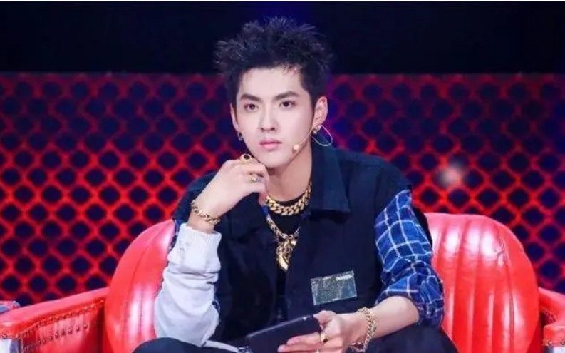 吴亦凡|知情人曝吴亦凡想退圈内幕:被定义是高风险艺人,想体面退居幕后?