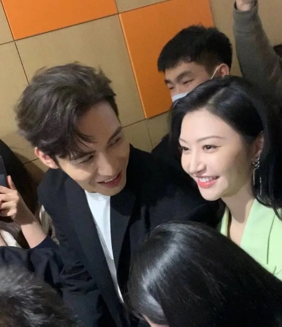 景甜|天哪，女神景甜这么快就翻车了？颜巅期咋这么短…