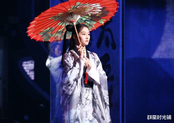 钟丽缇|童星出道的国民闺女，关晓彤逆袭却频频招黑，张子枫成为京圈宠儿