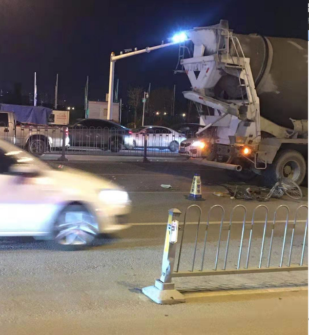 惠游泰安 突发！泰安龙潭路灵山大街十字路口！一人当场死亡...