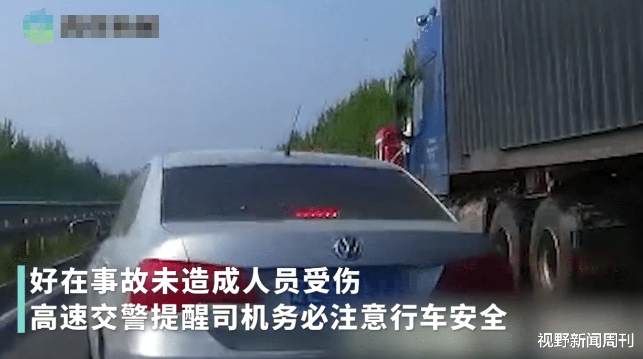 视野新闻周刊 你还敢往出借车吗？河北一女司机开朋友车夹缝中强行变道，导致车失控连撞大货车和护栏
