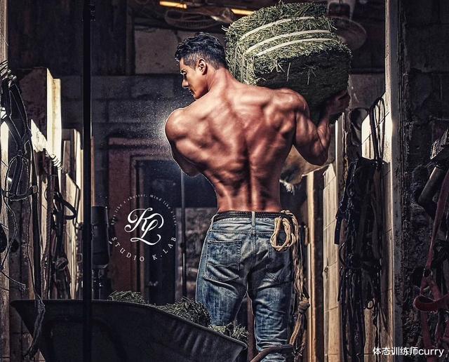 |背部肌肉才是塑造气场十足身材的重点，五个练背动作推荐给你
