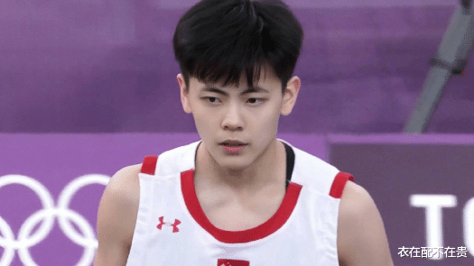 衣在配不在贵|女篮杨舒予走红,神似男星“陈伟霆”,穿T恤时的样子又飒又酷