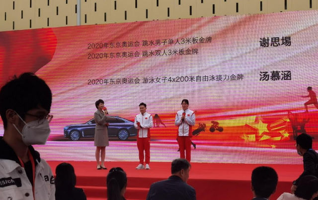 全红婵|全红婵拒绝商演！奖豪车送家人，最新个人照出炉，身高猛窜发型乱