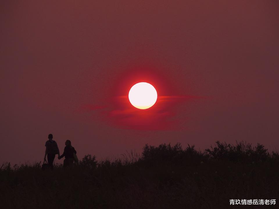 青玖情感岳清老师 为何有人陪在身边，仍觉得孤独