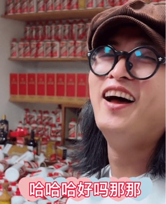 汪小菲|张敏睡觉被小网红调侃：坐起来看一眼呗！老公为挣钱不择手段！