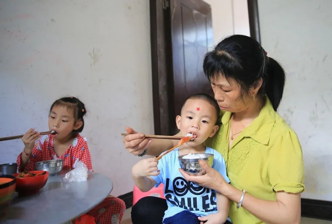 C妈学堂|很多父母到了晚年才醒悟:儿女双全并不幸福,反而更让人忧愁