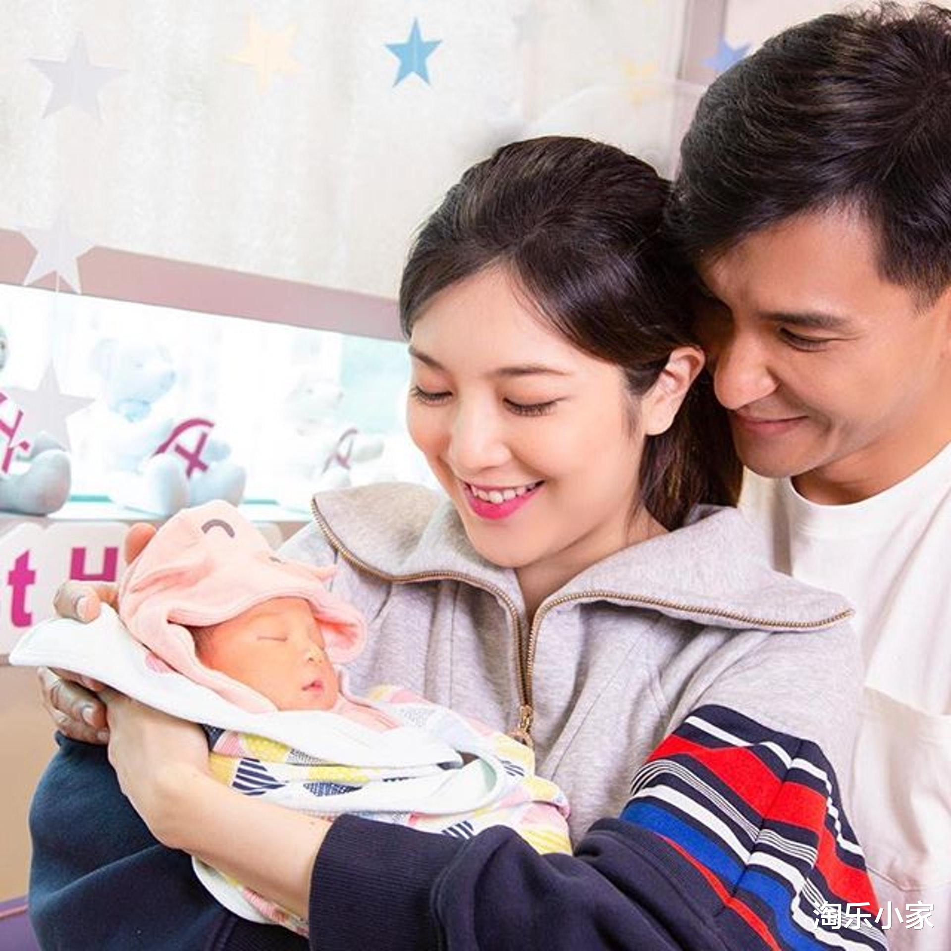 单文柔|陈展鹏单文柔女儿读著名星二代学府,穿校服甜笑转圈,十分精灵可爱!