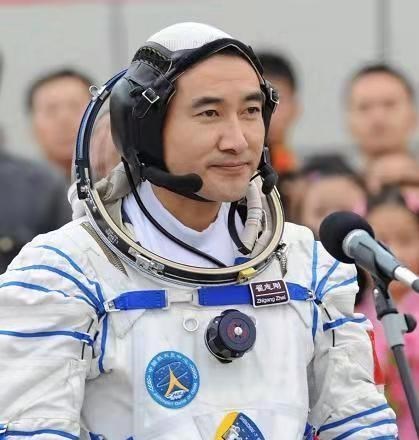 女航天员太空出舱有多难？男航天员成功已经13年了，才敢安排