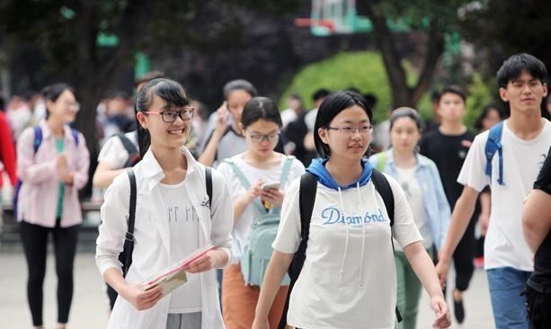 萌听小c姐|高考结束也别闲着，抓紧时间办理“一档三证”，以免耽误入学
