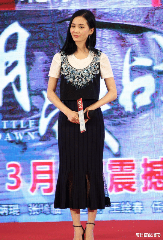 每日搭配指南 刘诗诗真是美到骨子里了,穿黑色网纱裙配丸子头,扮嫩太成功