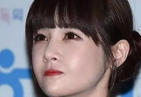 连衣裙 女人这样化妆是个误区 让你瞬间老了十几岁