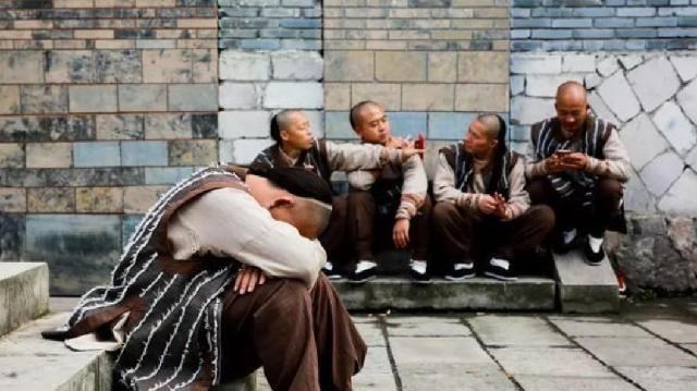 横店|横店20万群演现状：懒汉们的天堂，美女却遍地“泛滥成灾”