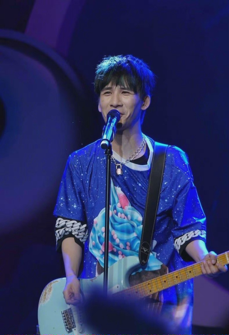 大张伟|凡尔赛！《百变大咖秀》大张伟自夸优秀：我不能挡所有人挣钱的道