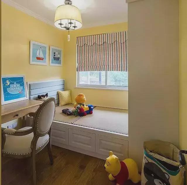 刚装的新房,简直太漂亮了,亲戚都夸卧室壁纸选的有眼光