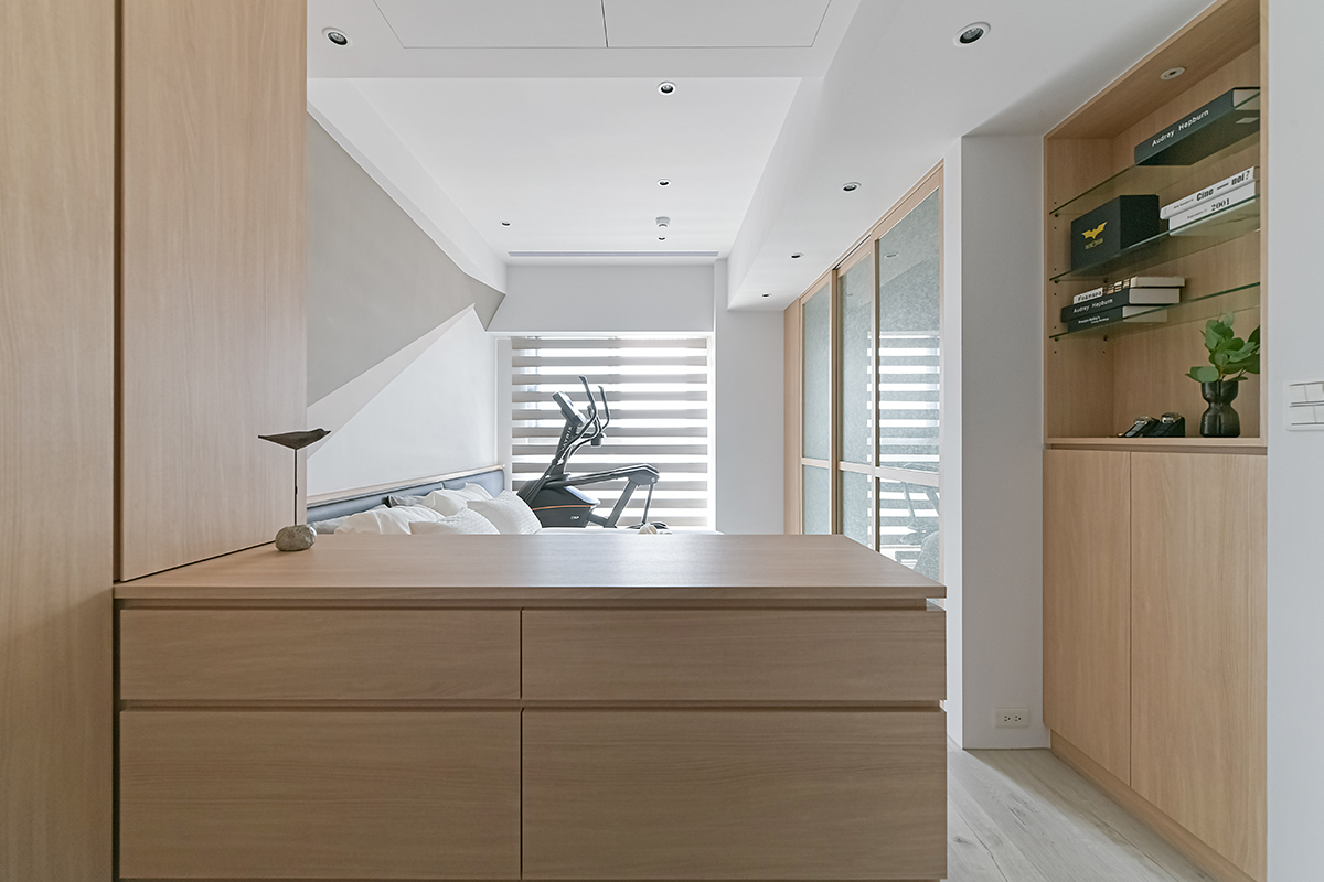 小美涵Emily|富足橘、永恒蓝……如何让截然不同的色系平衡搭配?