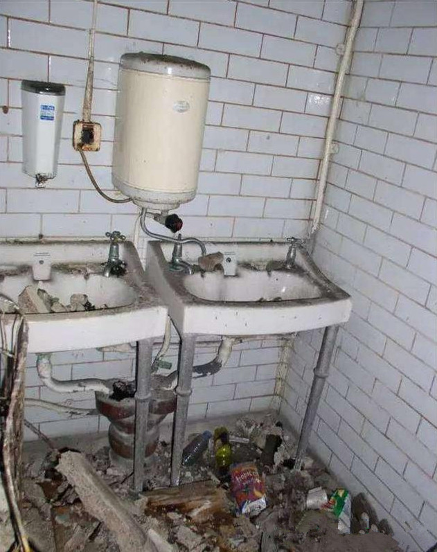 一个90后姑娘,把旧厕所,装修改造成了,舒适住宅的故事!