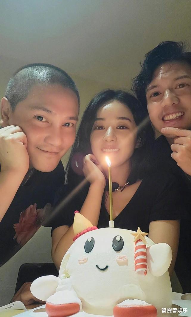 赵丽颖|赵丽颖与2男星重聚，晒庆生照引回忆杀，85花嘟嘴太有少女感