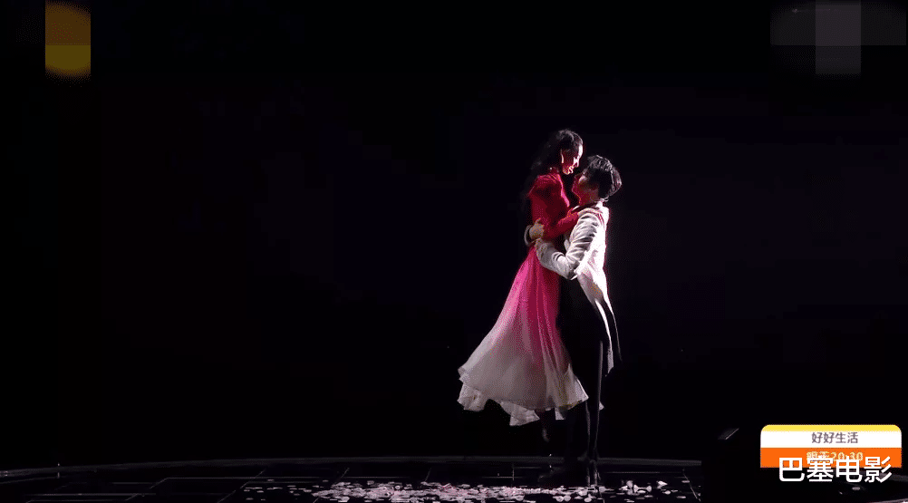 芒果台|芒果购物晚会一团糟，哥哥姐姐油腻大比拼，乱跳乱唱好尴尬