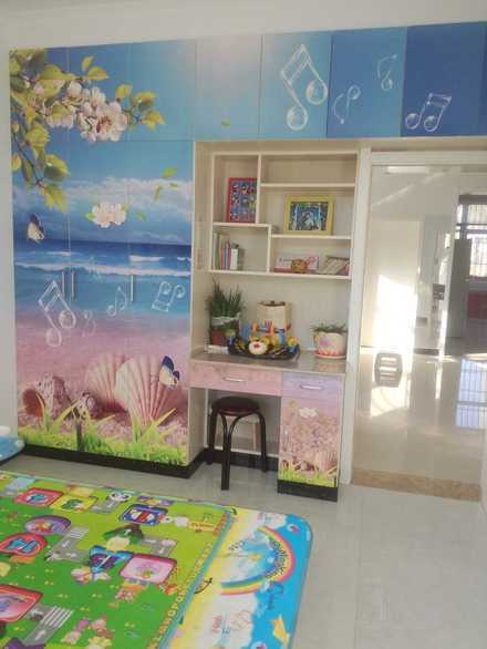 简易设计 新房已入住，老公自己动手装修，烤漆印花壁柜门是全屋最大的亮点
