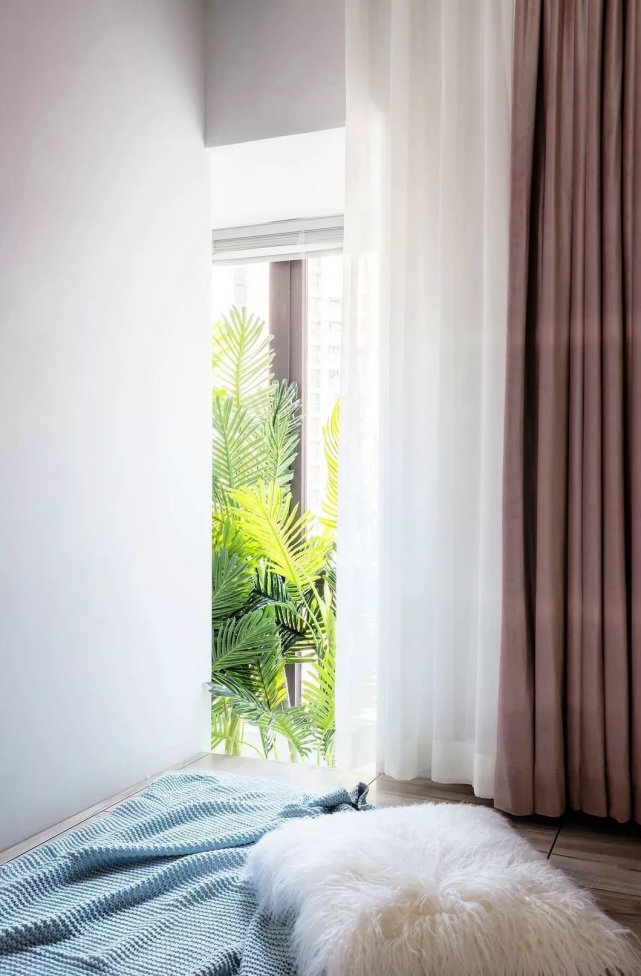 60平现代风二居室,满目分艳,让人无暇兼顾心内一点郁色